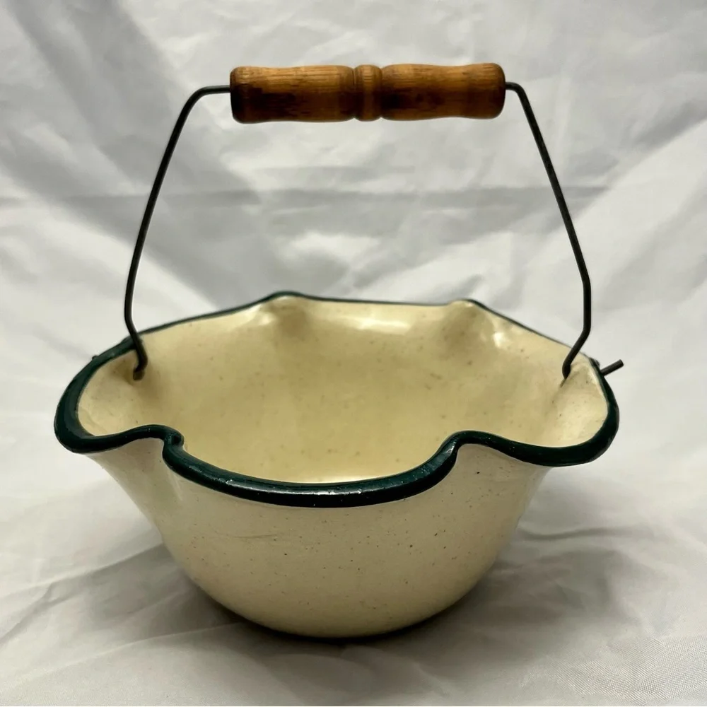 Heart And Soul Pottery Basket Searcy Arkansas, Don’t Feed the Bears, Vintage EUC